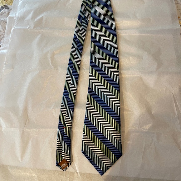 Michael Kors 100% Silk Tie- Cobalt Blue/Light Blue/Green/Silver/Black - Picture 2 of 10